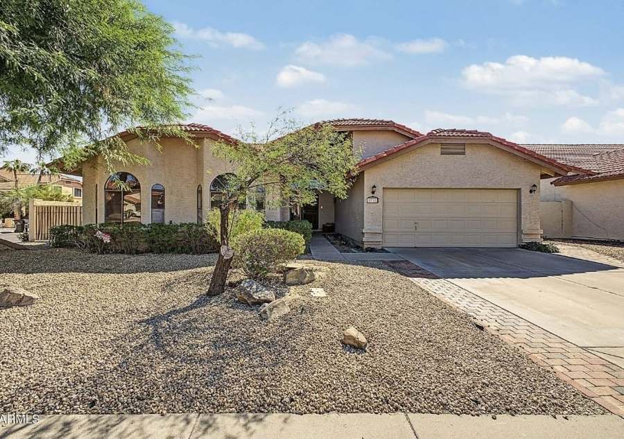 3711 E Summerhaven Dr